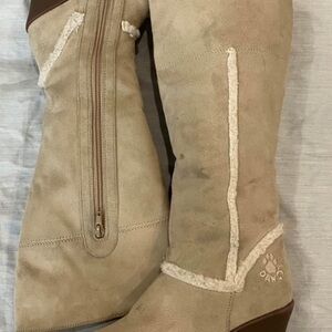 Women's size 5 DAWGS Tan faux sherling Boots